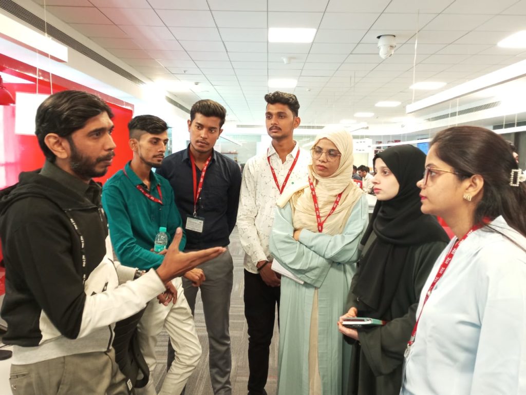 Picture of JR Technologies employees during an industrial visit by students of the Air Ticketing Management course. It features on the Training Page of the company JR Technologies.